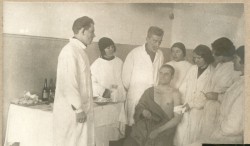 Фотография. Практикум по хирургии в Ставропольской психиатрической больнице. 1930-е гг. Из фотоальбома главного врача А.Я. Доршта 1939 г.